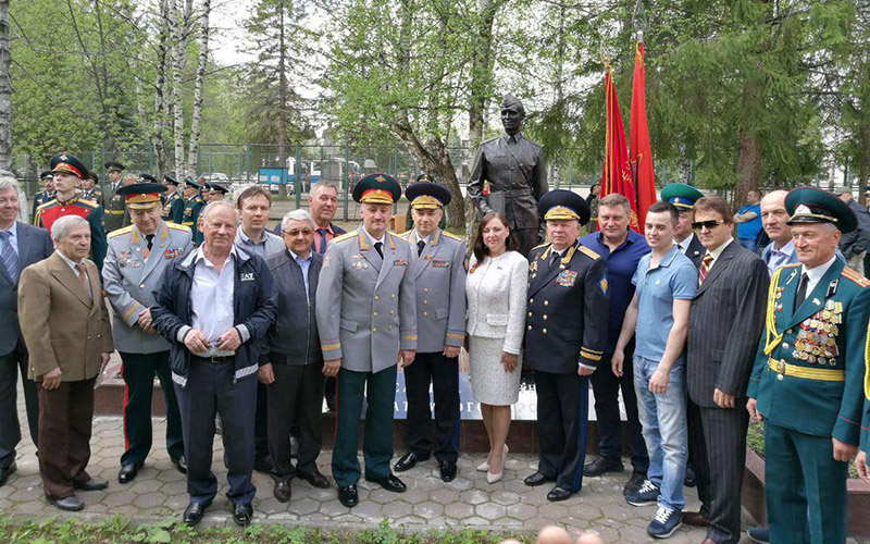 Памятник курсантам